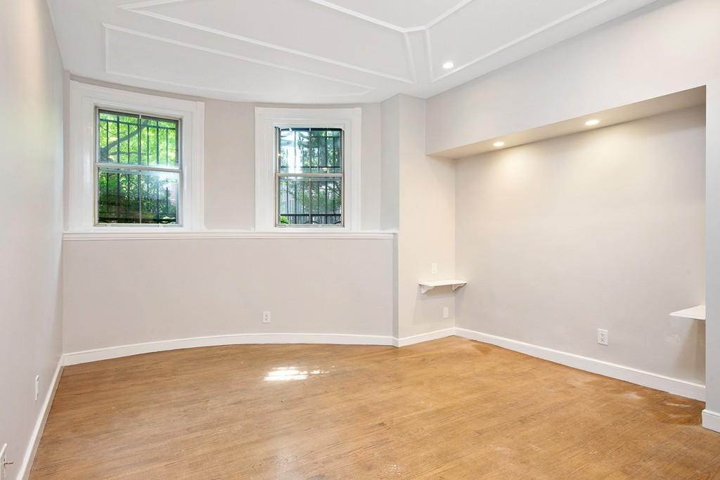 Building Photo - 352 Beacon St