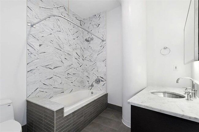 Building Photo - 99 Gold Street