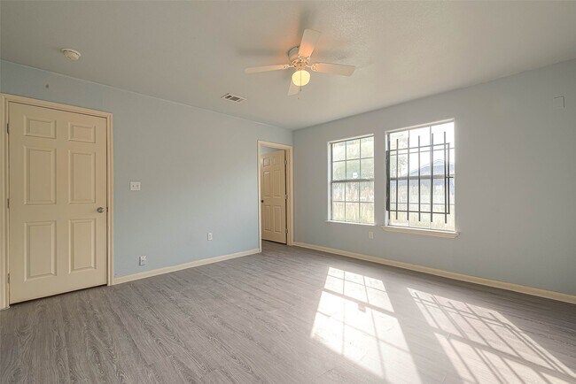 Building Photo - 4813 Pederson St