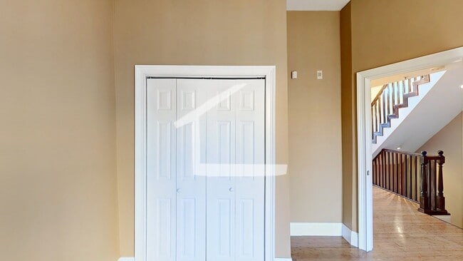 Building Photo - Convenient South End Location, Central Heat/AC, In-Unit Washer and Dryer, Private Deck.