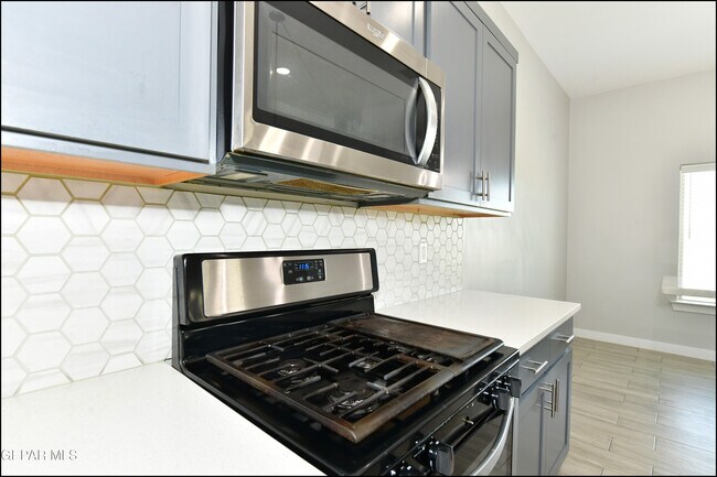 Building Photo - 205 Anglesy Pl