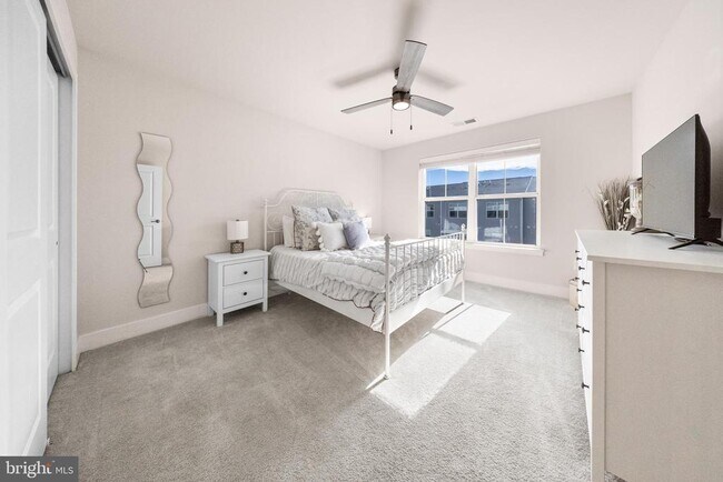 Building Photo - 973 Skylar Ct.