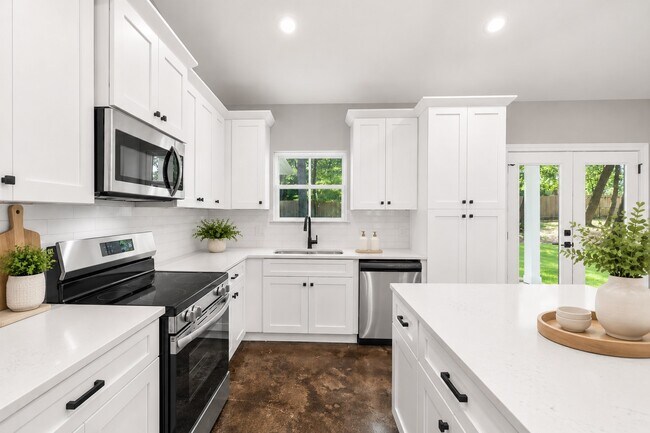 Building Photo - 5161 Lazy Ln