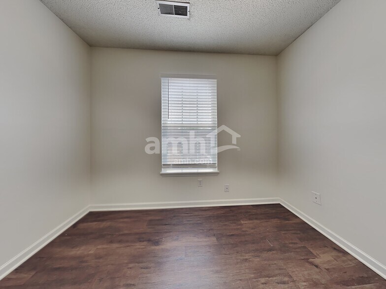 Building Photo - 325 Sunburst Way