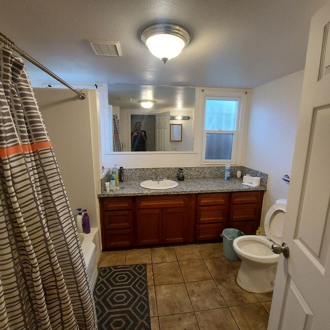 Building Photo - Spacious 5 bedroom home in Carmichael