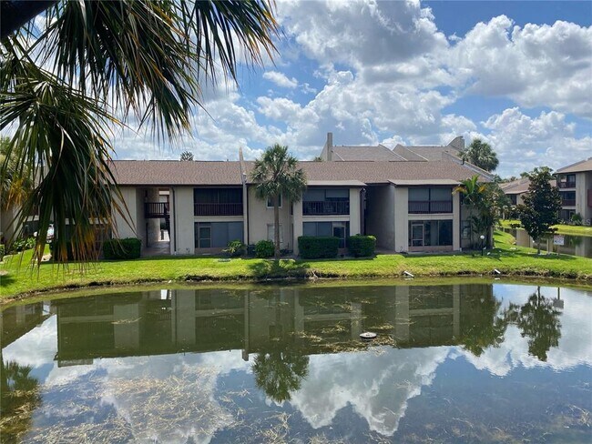 Building Photo - 3840 N Lake Dr