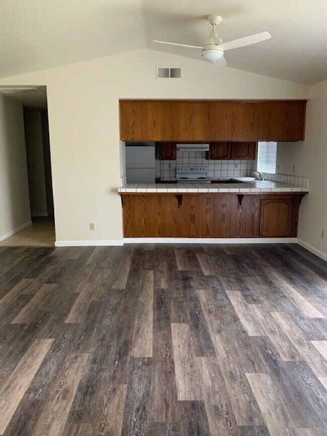 Building Photo - Cozy 2-Bedroom Home for Rent in Tracy!