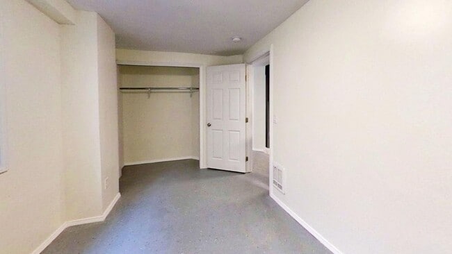 Building Photo - Large Home with Spiral Staircase in York Neighborhood!