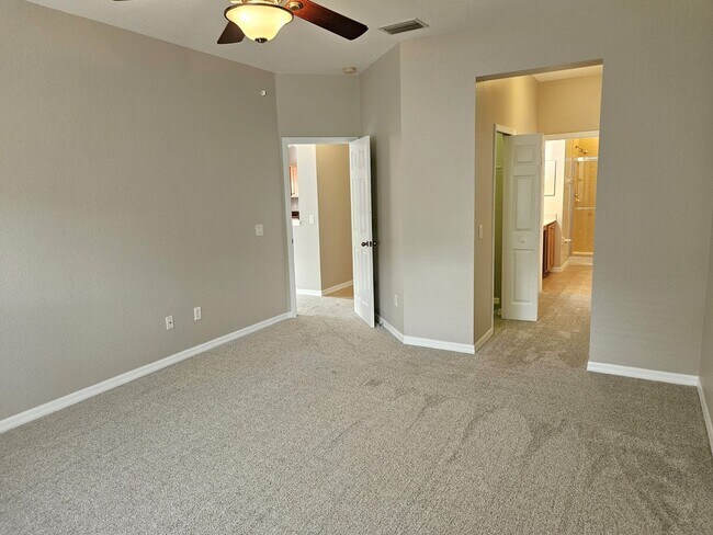 Building Photo - Annual Rental - Lovely 3 Bedroom 2 Bathroo...