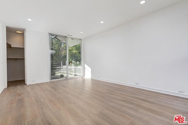 Building Photo - 719 N Bedford Dr