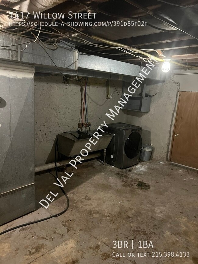Building Photo - 1417 Willow St