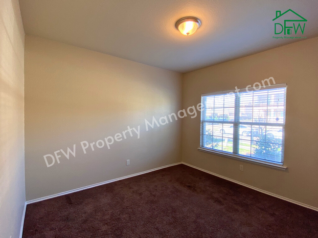 Building Photo - Stunning 4 Bedroom 2 Bathroom 2-Car Garage...