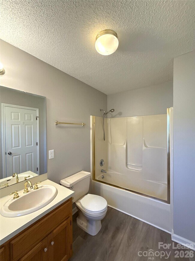 Building Photo - 3211 Karen Ln
