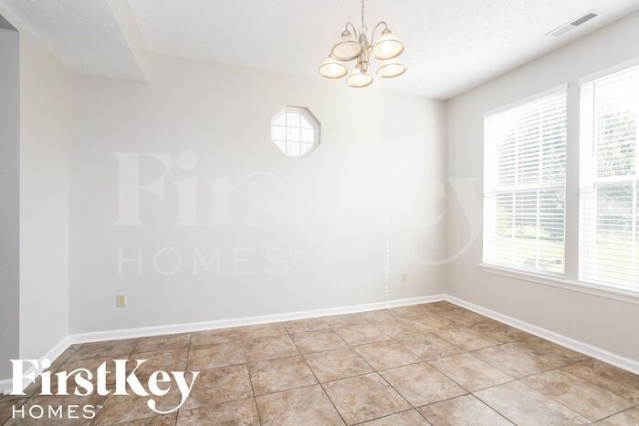 Building Photo - 2547 Greythorne Dr