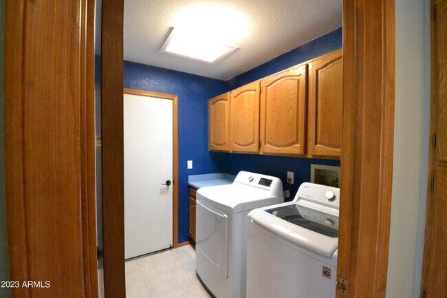 Building Photo - 3704 St Andrews Dr