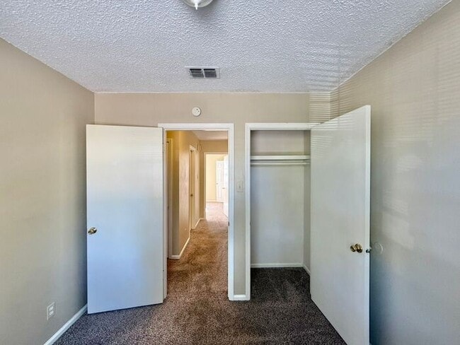 Building Photo - Available Now! 3 bedroom 2.5 bath townhome in Tyler