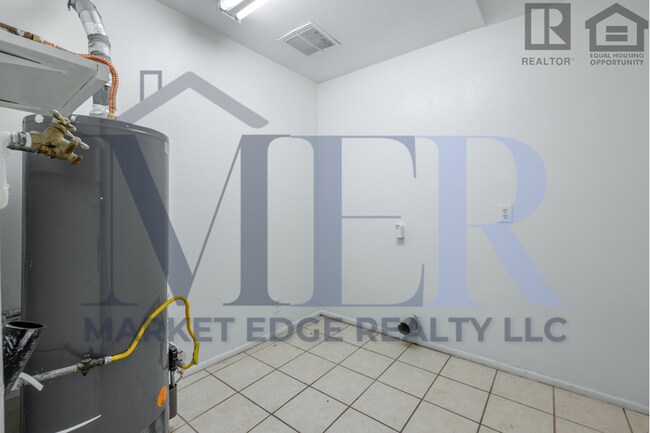 Building Photo - 5Bed/2Bath Home at 35th Ave/Cactus! $1799 ...