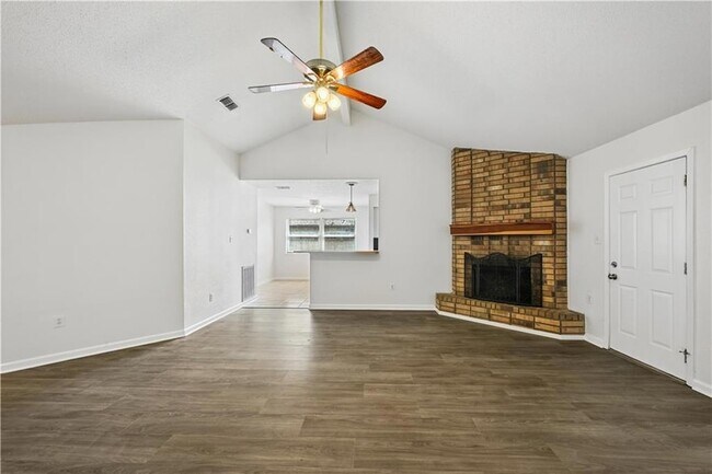 Building Photo - 103 Candy Cir