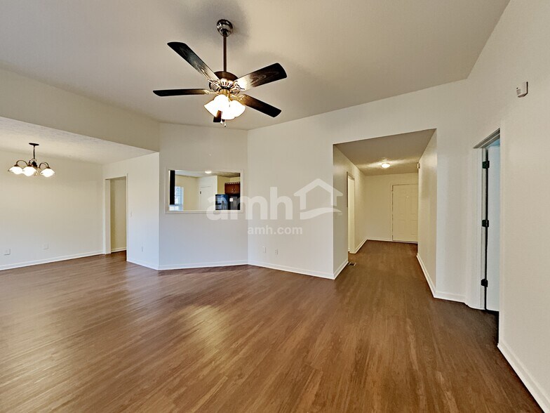 Building Photo - 113 Buttonwood Dr