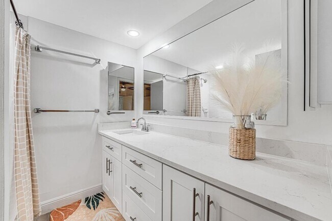 Building Photo - 2439 24th Way