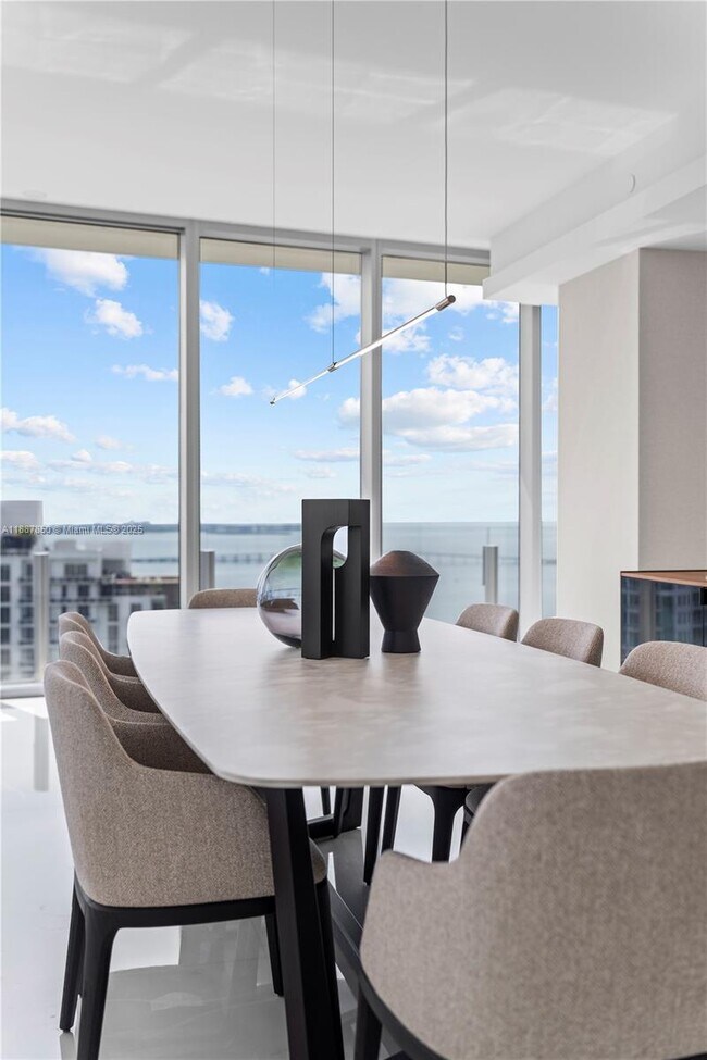 Building Photo - 300 Biscayne Blvd Way