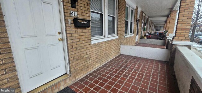 Building Photo - 411 Bonsal St