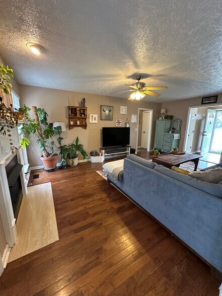 Building Photo - 1008 Hunt Ct W