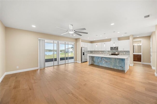 Building Photo - 2049 Heart Lk Dr