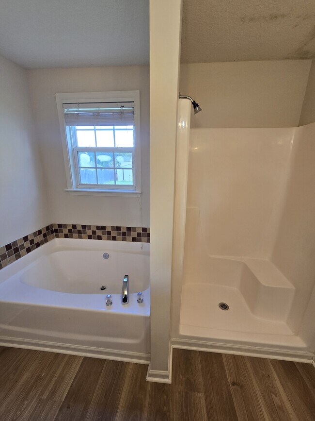 Building Photo - 507 Chastine Dr