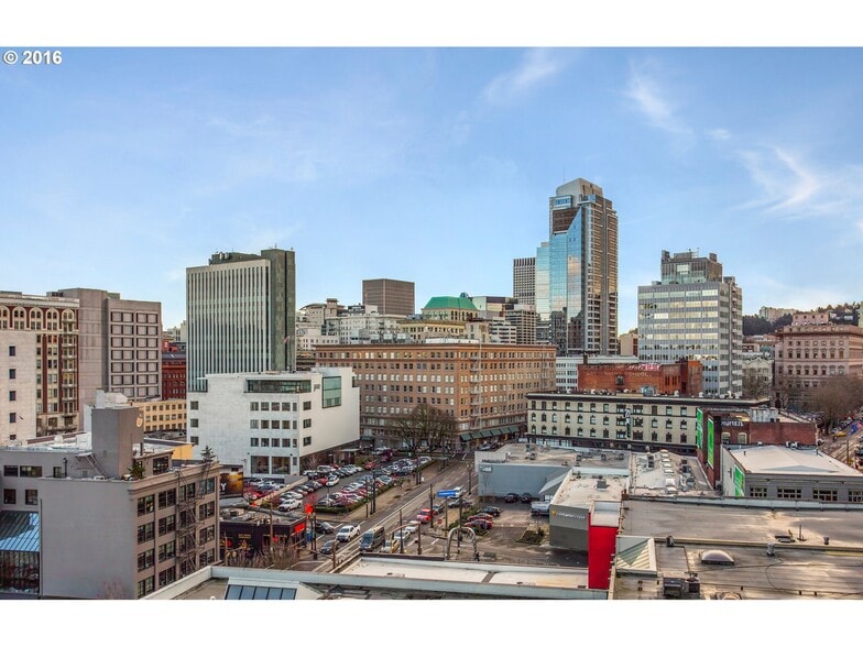 Building Photo - 1025 NW Couch St