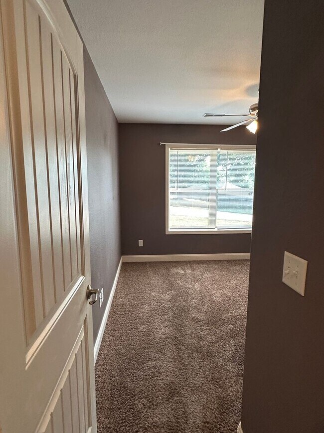 Building Photo - 4 Bed 2 Bath FOR RENT in Waynesville