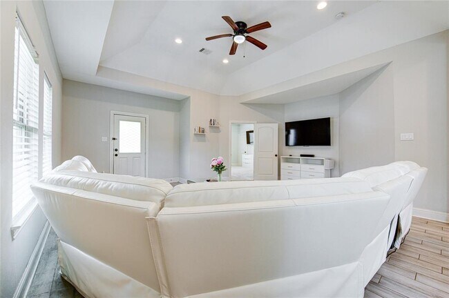 Building Photo - 3805 Shelby Cir