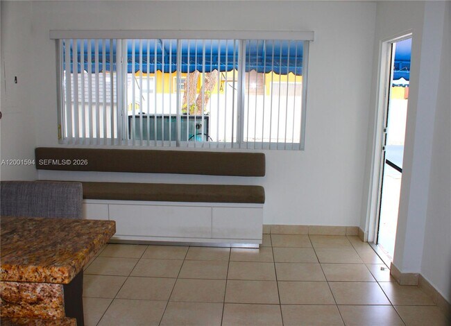 Building Photo - 2253 SW 10th St