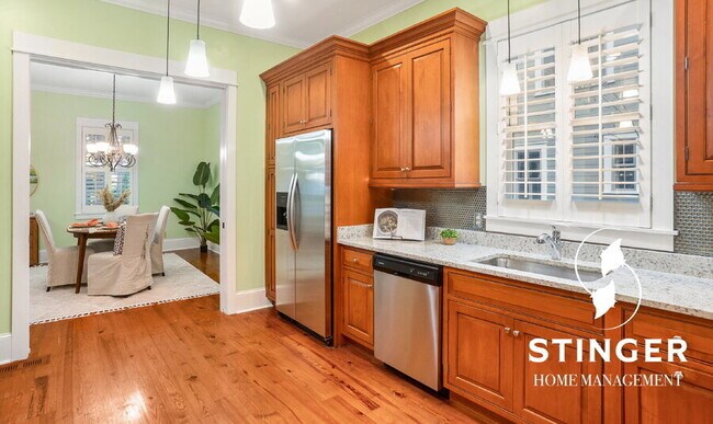 Building Photo - 14 Hayek St