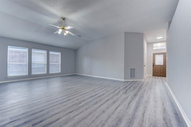 Building Photo - 9026 Eaglecove Dr