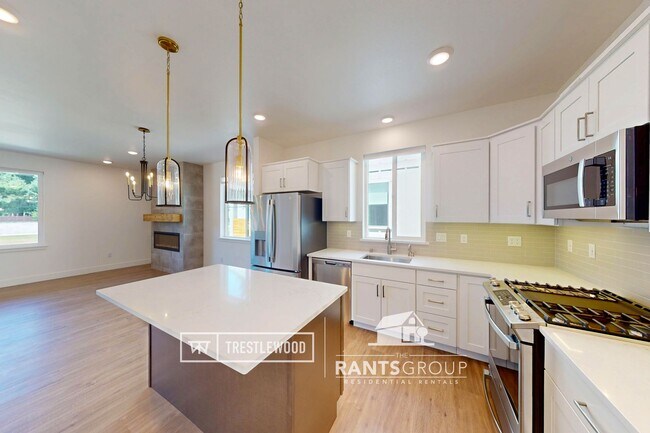 Building Photo - Brand New! Modern Home in Trestlewood – Wh...