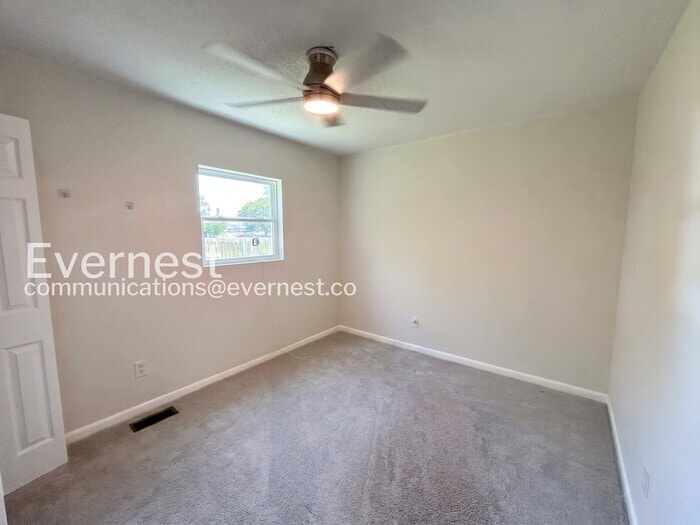 Building Photo - 633 Hemlock Ave