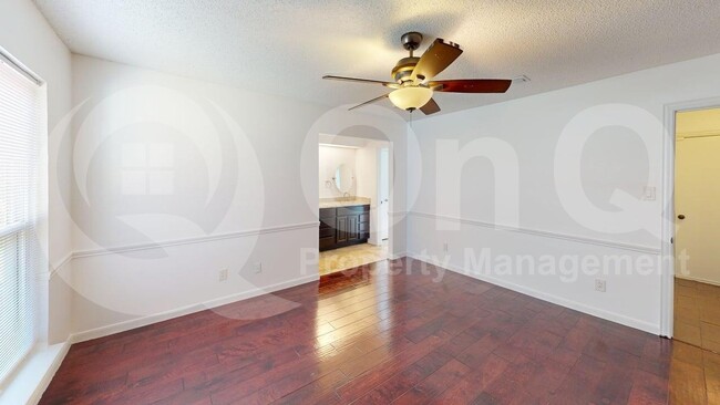Building Photo - 217 Creekside Ln