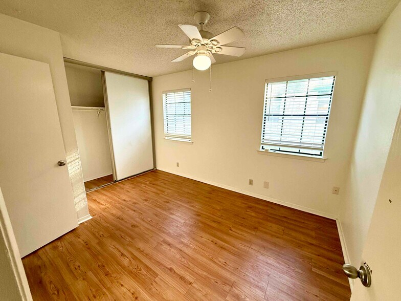 Building Photo - 508 Algerita Dr
