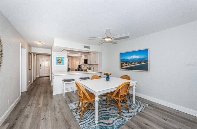 Building Photo - 6105 Bahia Del Mar Cir N