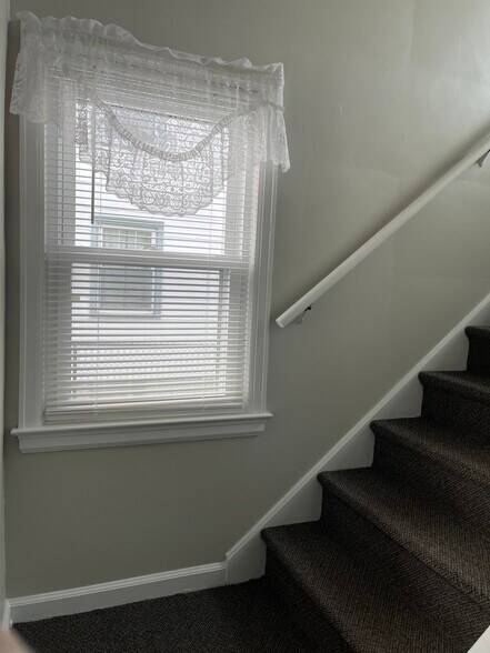 Building Photo - 33 Montfort Dr