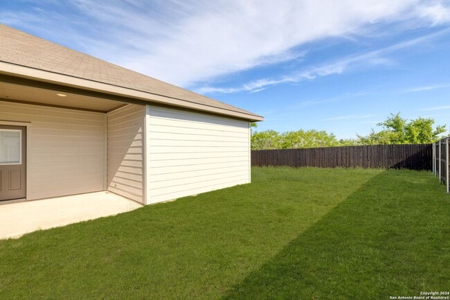 Building Photo - Stunning 4-bedroom, 3-bathroom Luxury Duplex on a HUGE Corner Lot!