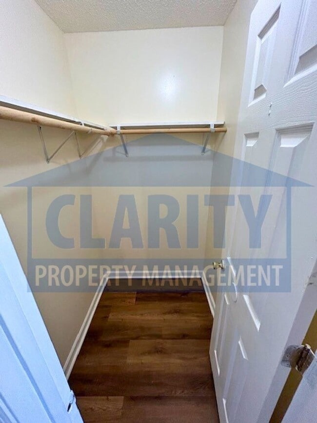 Building Photo - Two bedroom townhome w/ garage!