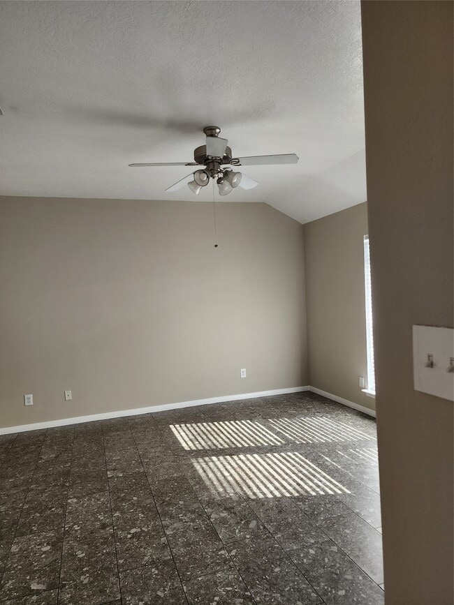 Building Photo - 1714 Village Townhome Dr