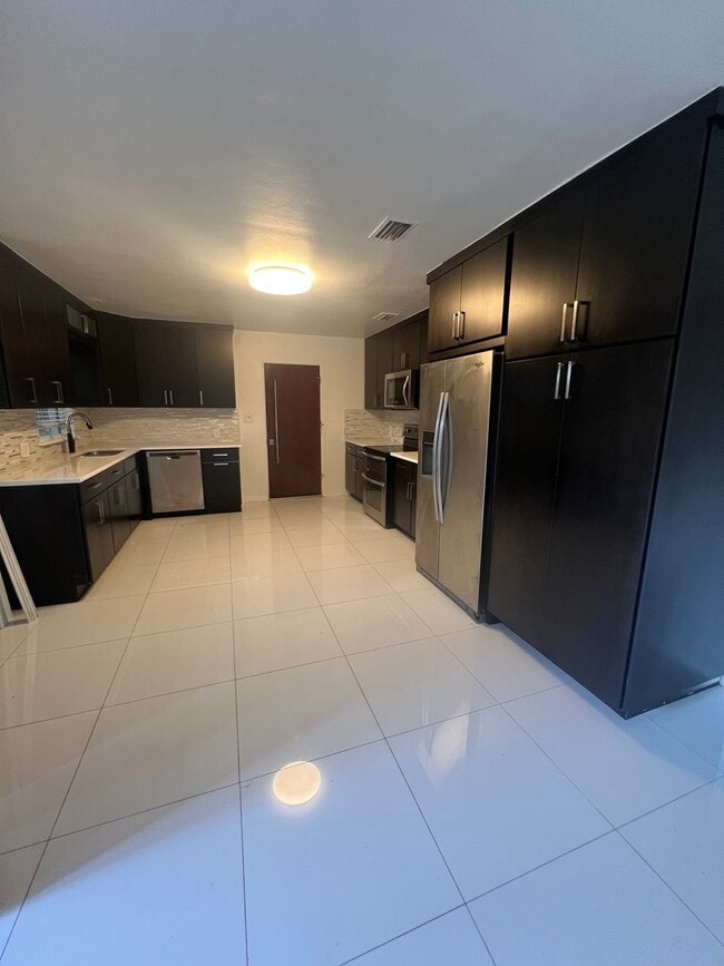 Building Photo - 7210 Seminole Dr