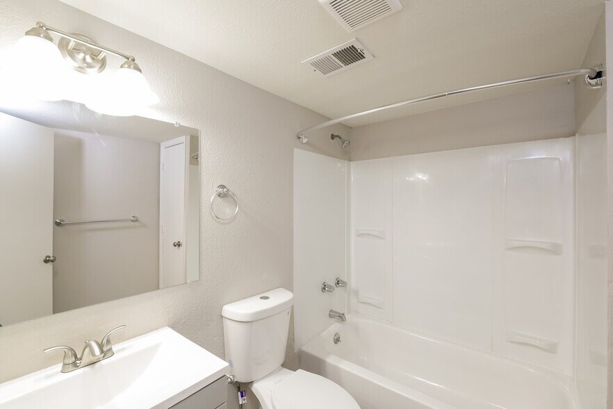 Building Photo - 9554 Milwaukee Ct