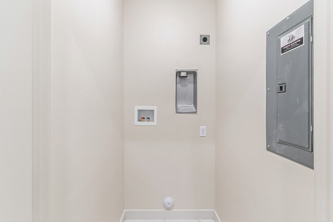 Building Photo - 1175 N Meridian Ln