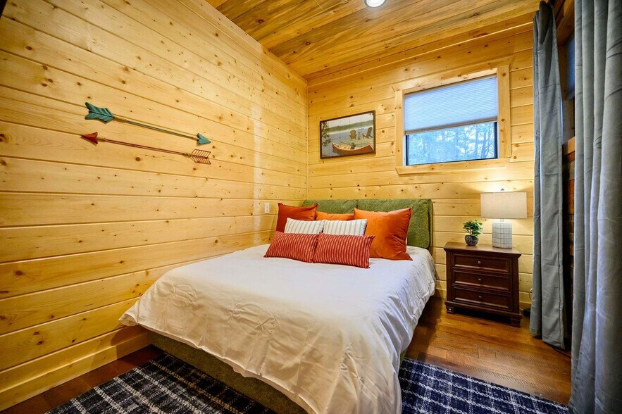 Building Photo - 173 Guppy Ln