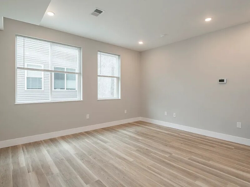 Building Photo - 2008 N Darien St