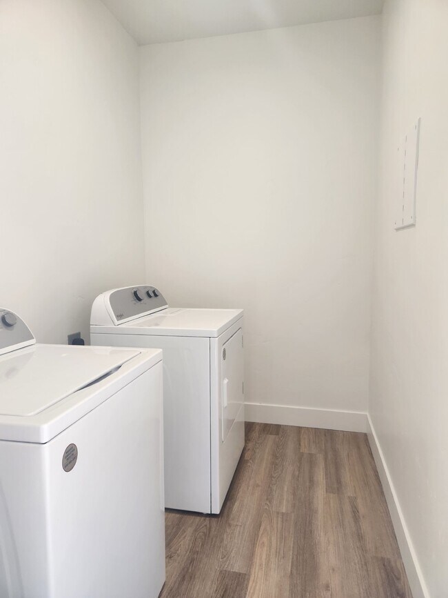 Building Photo - "Modern Comfort Awaits: Spacious and NEW 3-Bed Townhouse Available June 1st!